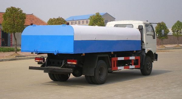 東風(fēng)輕型自卸式垃圾車(chē)