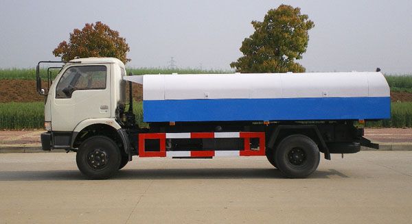 東風(fēng)輕型自卸式垃圾車(chē)