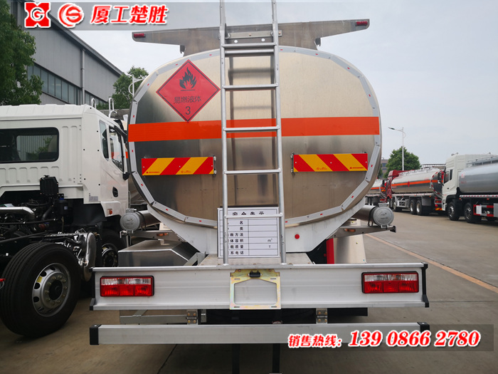 多利卡D9汽油14.3方，柴油16.2方鋁合金運(yùn)油車