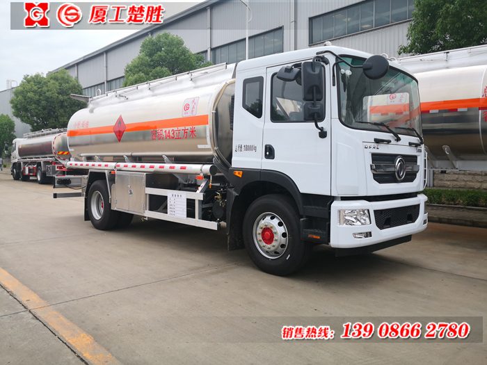 多利卡D9汽油14.3方，柴油16.2方鋁合金運(yùn)油車