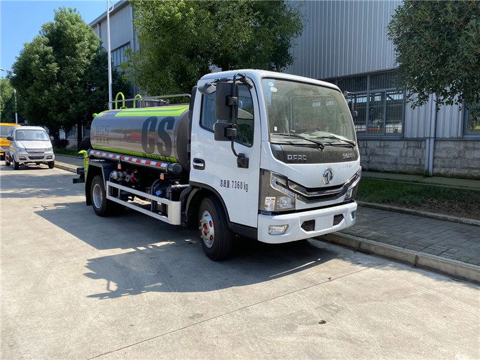 多利卡5方灑水車(chē)