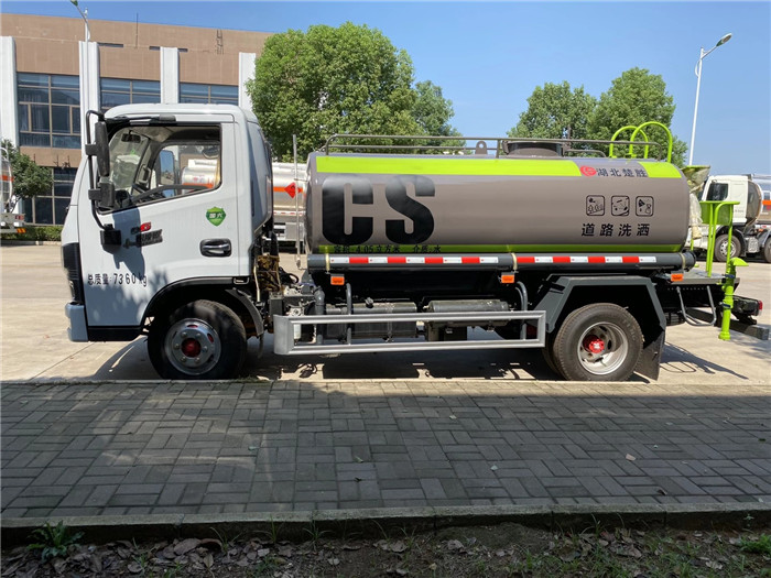 多利卡5方灑水車(chē)