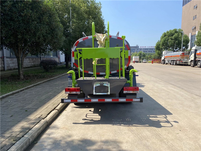 多利卡5方灑水車(chē)