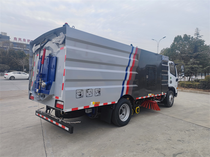 多利卡8方洗掃車(chē)