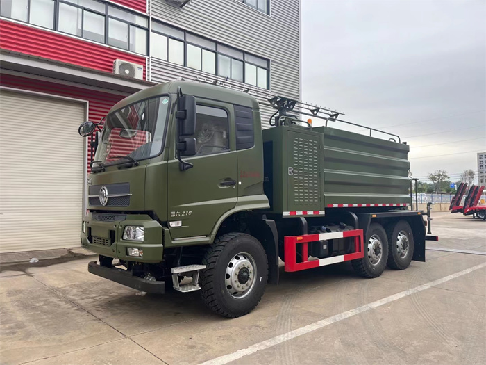 東風(fēng)天錦光伏板、鐵路清洗車