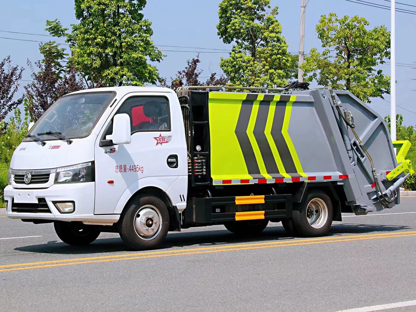 正常上戶藍(lán)牌壓縮式垃圾車(chē)