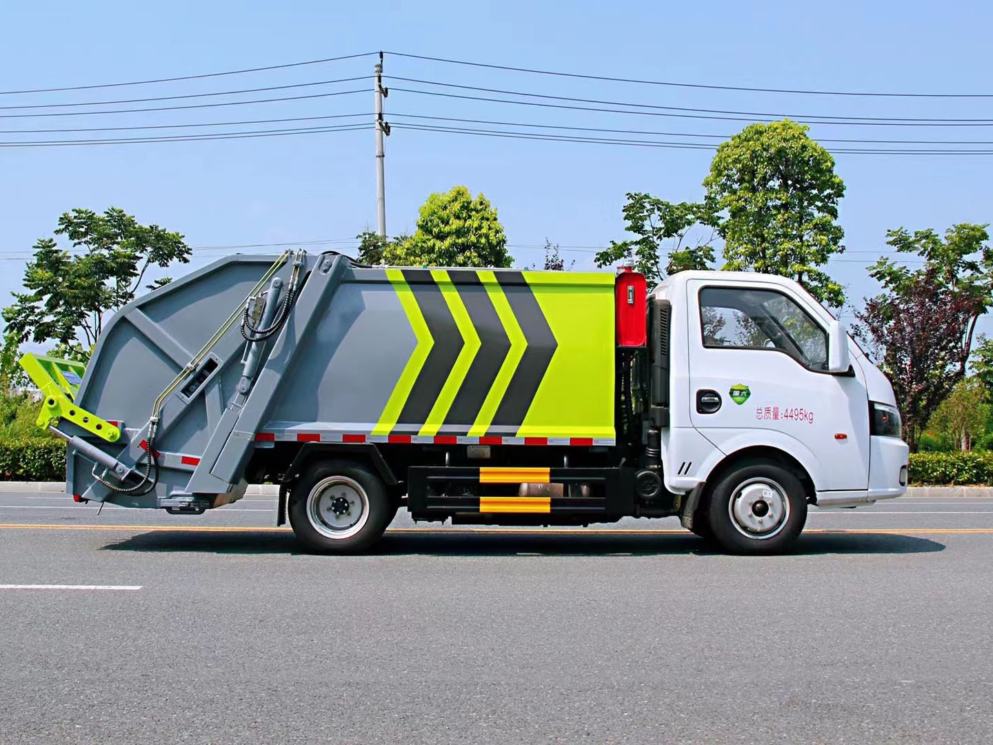 正常上戶藍(lán)牌壓縮式垃圾車(chē)